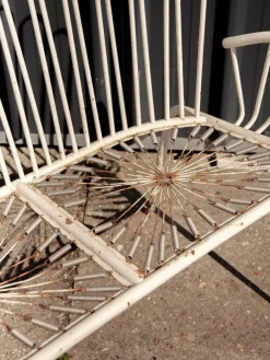 Pamono White Painted Wrought Iron and Metal Bistro Chairs and Sofa in the style of Mathieu Matégot, France, 1950s, Set of 5 Hot