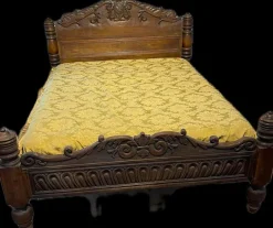 Pamono Wooden Bed with Scorpioni Family Coat of Arms, 17th Century