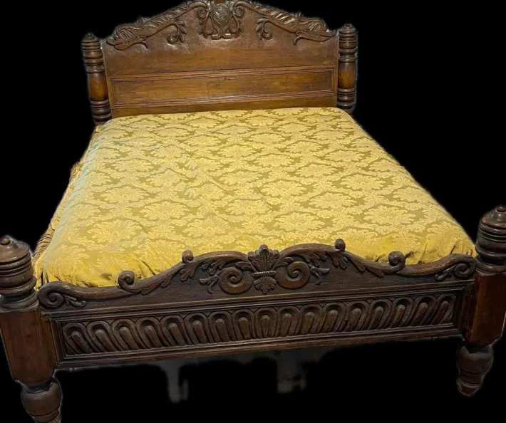Pamono Wooden Bed with Scorpioni Family Coat of Arms, 17th Century
