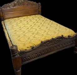 Pamono Wooden Bed with Scorpioni Family Coat of Arms, 17th Century