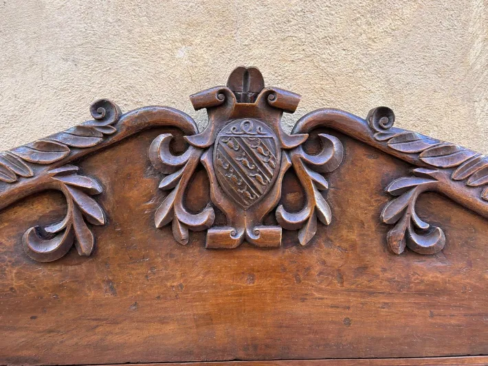 Pamono Wooden Bed with Scorpioni Family Coat of Arms, 17th Century