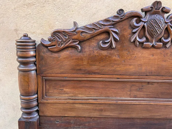 Pamono Wooden Bed with Scorpioni Family Coat of Arms, 17th Century