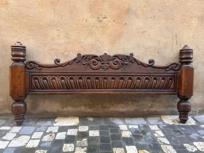 Pamono Wooden Bed with Scorpioni Family Coat of Arms, 17th Century